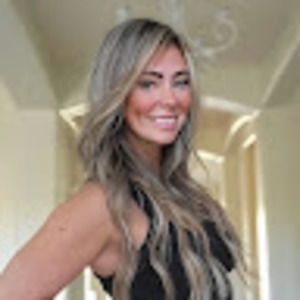 Meet your Posher, Cassandra